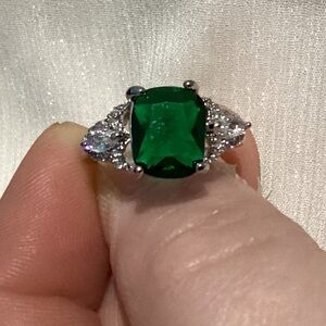 - -💍925 Sterling Silver Radiant Cut Emerald Green zircon Ring